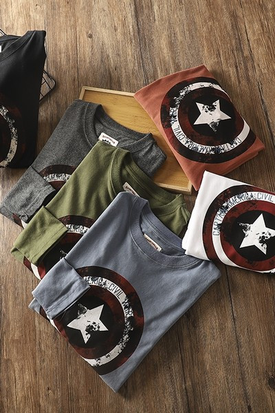 Bluză bărbătească de primăvară cu aplicație și mâneci lungi