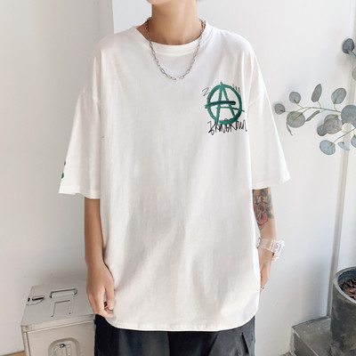 Ανδρικό μπλουζάκι με χρωματιστό μοτίβο και κοντά μανίκια