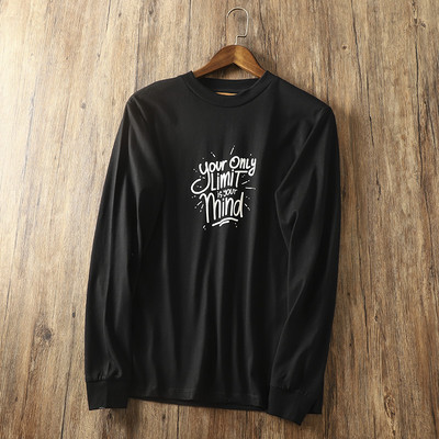 Bluză bărbătească cu mâneci lungi și aplicație