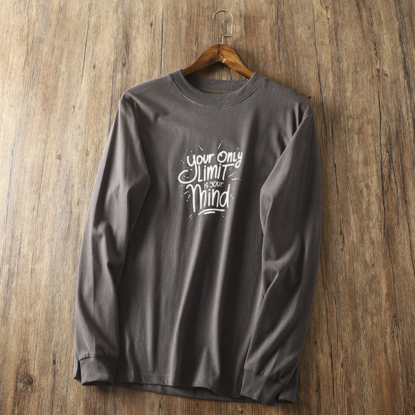 Bluză bărbătească cu mâneci lungi și aplicație