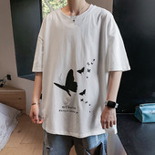 Tricou lat pentru bărbați cu aplicație și decolteu oval