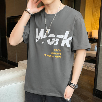 Tricou modern cu aplicație și mâneci scurte pentru bărbați