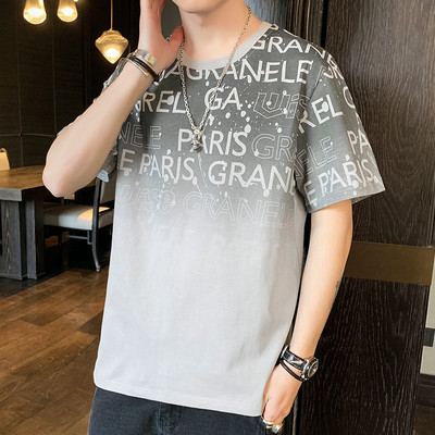 Tricou modern cu aplicație și mâneci scurte pentru bărbați