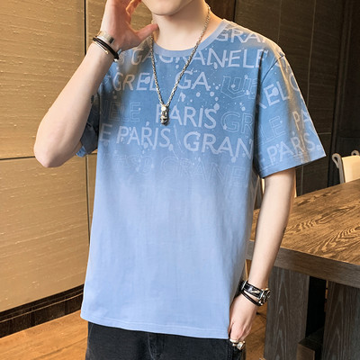 Tricou modern cu aplicație și mâneci scurte pentru bărbați