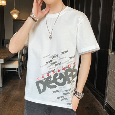 Tricou modern cu aplicație și mâneci scurte pentru bărbați