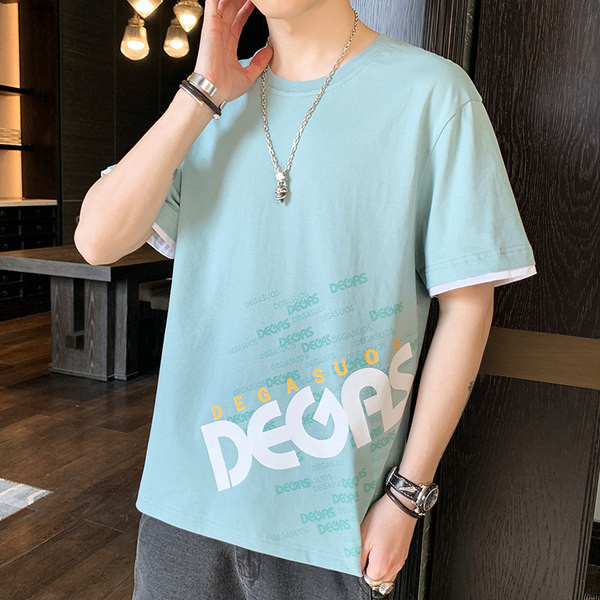 Tricou modern cu aplicație și mâneci scurte pentru bărbați