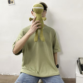 Običan model muške majice kratkih rukava i okruglog izreza