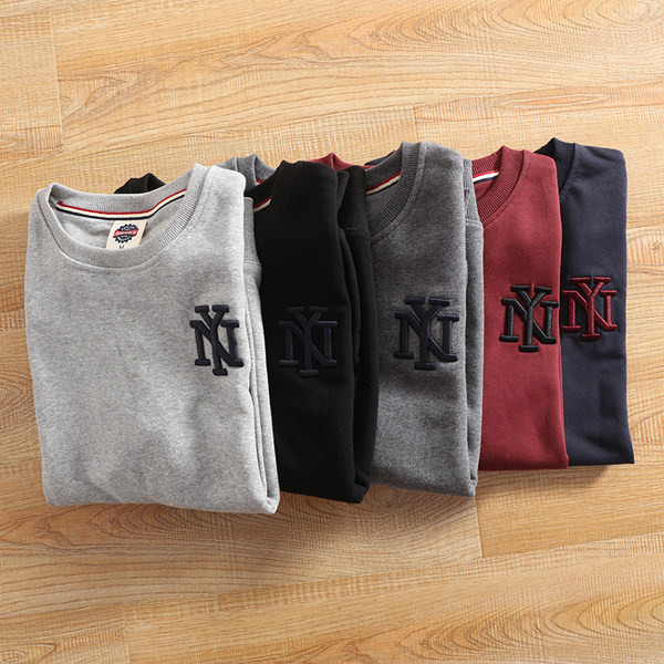 Bluza barbatesta cu broderie si decolteu rotund