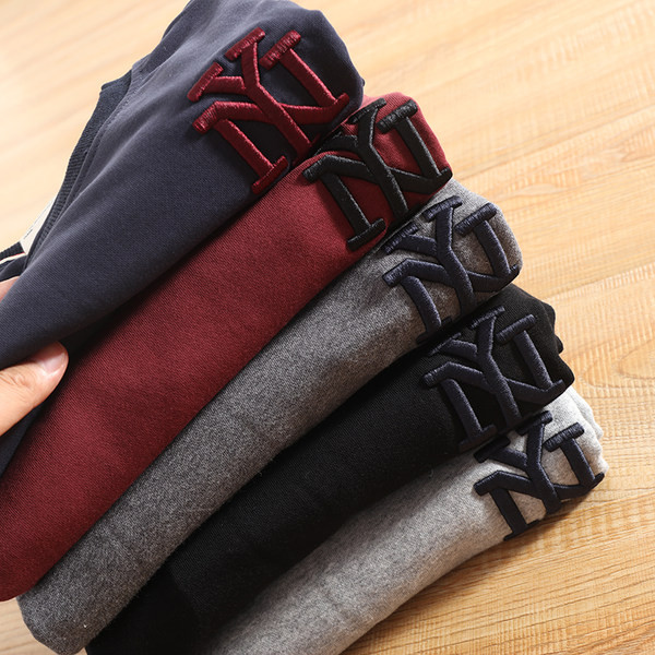 Bluza barbatesta cu broderie si decolteu rotund