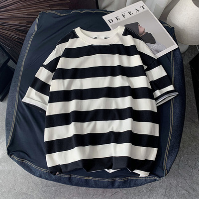 Ανδρικό ριγέ μπλουζάκι με φαρδύ μοντέλο