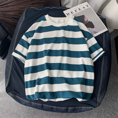 Ανδρικό ριγέ μπλουζάκι με φαρδύ μοντέλο