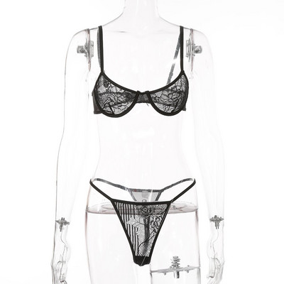 Κομψό γυναικείο σετ εσώρουχων από δύο μέρη - σουτιέν με δαντέλα και στριγκ