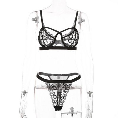Μοντέρνο γυναικείο σετ εσώρουχων σουτιέν και στρινγκ με δαντέλα