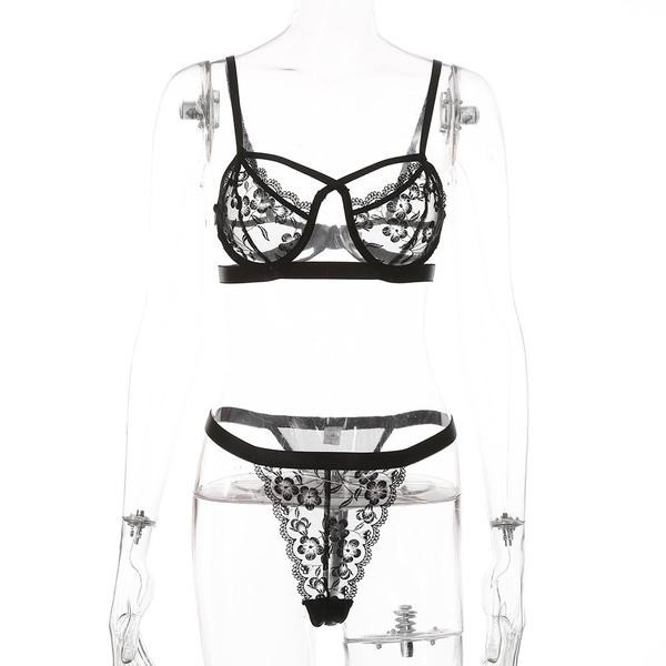 Μοντέρνο γυναικείο σετ εσώρουχων σουτιέν και στρινγκ με δαντέλα