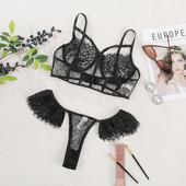 Κομψό γυναικείο σετ εσώρουχων από δύο μέρη σουτιέν και στρινγκ  με δαντέλα 