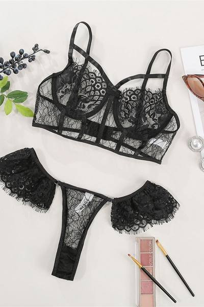 Κομψό γυναικείο σετ εσώρουχων από δύο μέρη σουτιέν και στρινγκ  με δαντέλα 