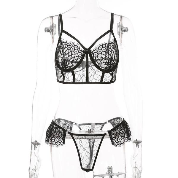 Κομψό γυναικείο σετ εσώρουχων από δύο μέρη σουτιέν και στρινγκ  με δαντέλα 