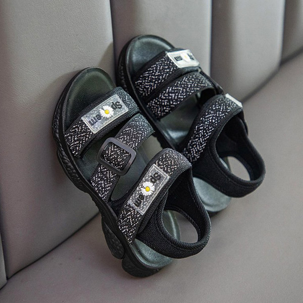 Model nou de sandale pentru copii cu broderie si catarama