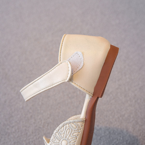 Sandale pentru copii cu talpă plată și broderie