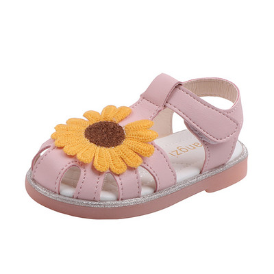 Takjakinnitusega ja lilledega laste sandaalid