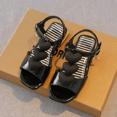 Sandale pentru copii cu cataramă și decor inimă