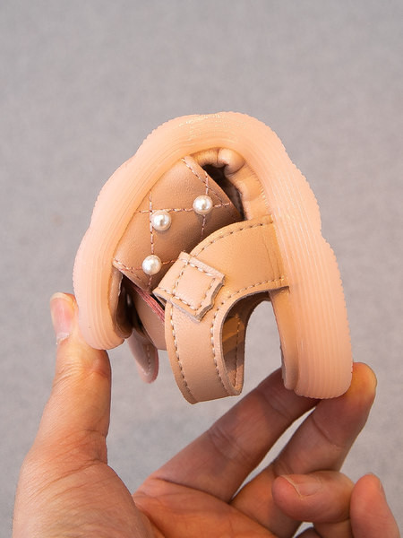 Sandale din piele pentru copii decorate cu perle si panglica