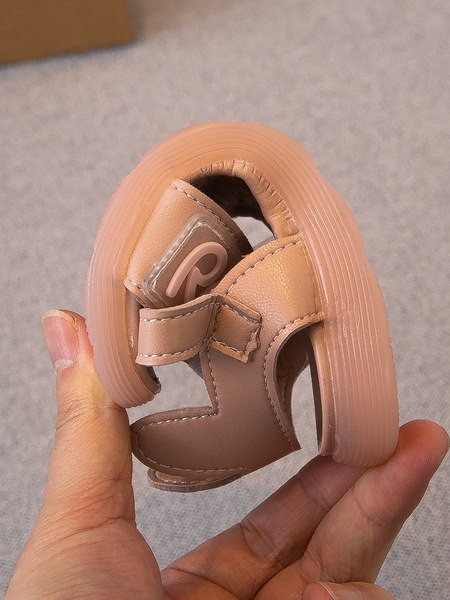 Sandale pentru copii cu talpă plată și element 3D