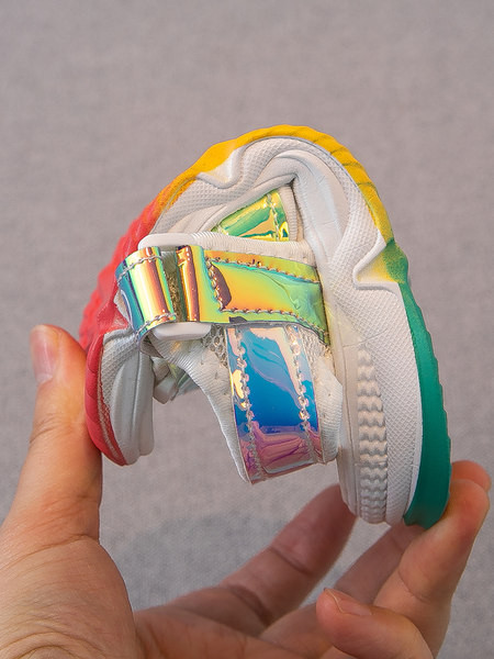 Sandale colorate pentru copii cu talpă plate și petice