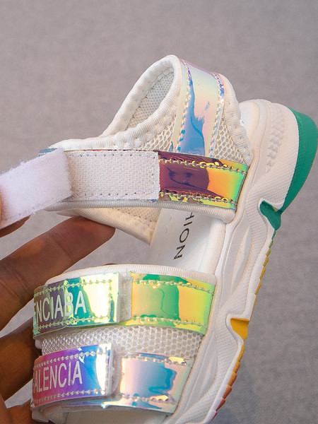 Sandale colorate pentru copii cu talpă plate și petice