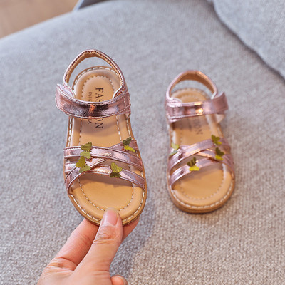 Παιδικά σανδάλια με δερμάτινη αγκράφα και επίπεδη σόλα