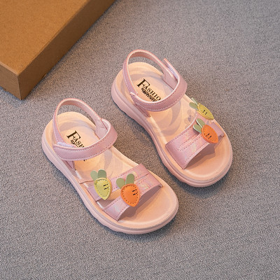 Παιδικά σανδάλια με τρισδιάστατο στοιχείο και επίπεδη σόλα