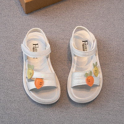 Παιδικά σανδάλια με τρισδιάστατο στοιχείο και επίπεδη σόλα