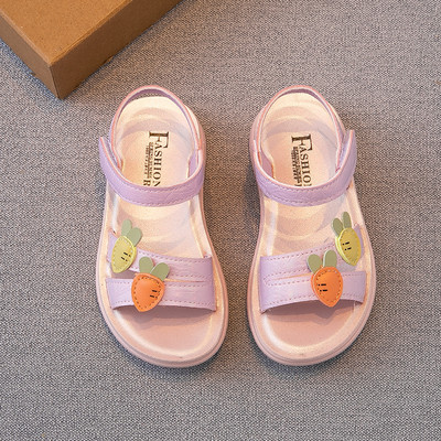 Παιδικά σανδάλια με τρισδιάστατο στοιχείο και επίπεδη σόλα