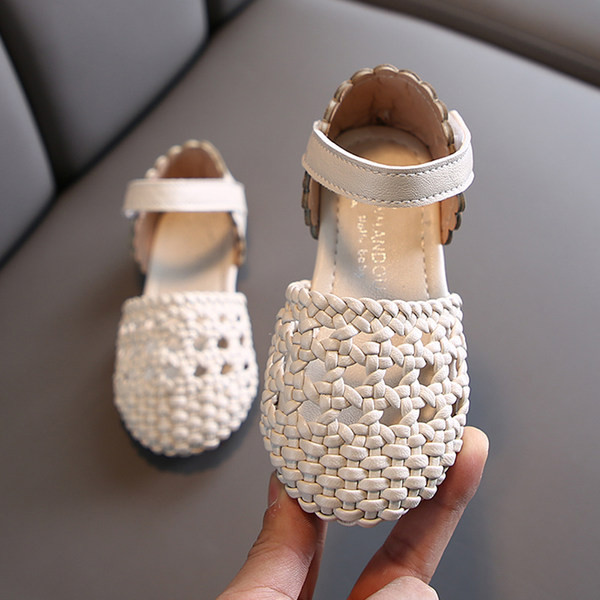 Sandale de dama actuale cu inchidere cu velcro