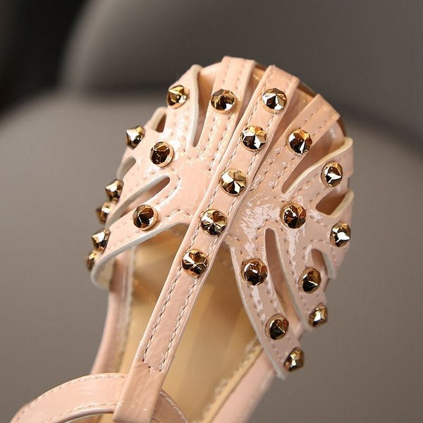 Moderne sandale za djevojčice od eko kože sa kockicama