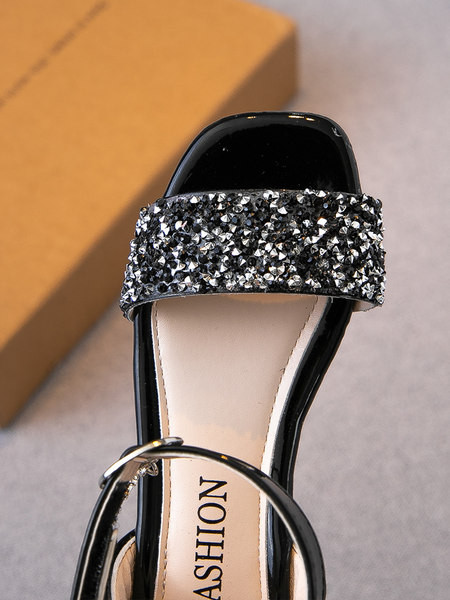 Sandale moderne pentru copii pentru fete cu pietre și cataramă