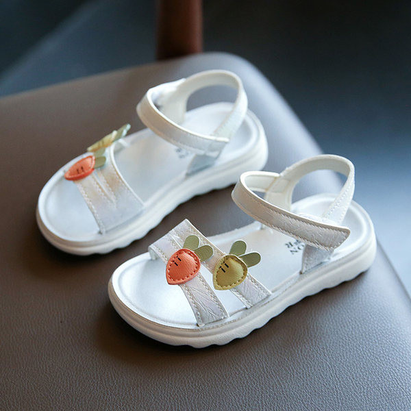 Sandale moderne cu cataramă și elemente 3D