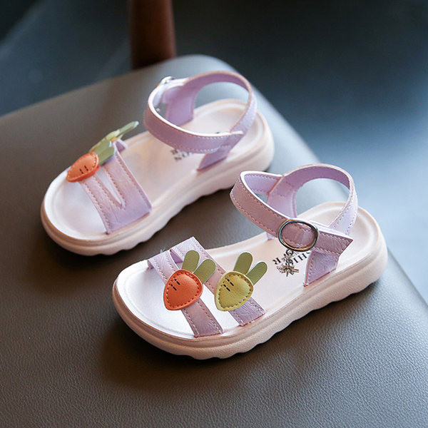 Sandale moderne cu cataramă și elemente 3D