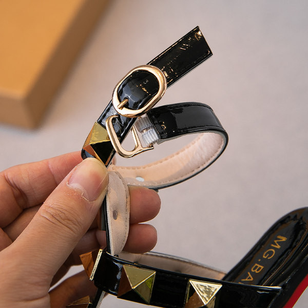 Sandale copii model ascutit pentru fete cu element metalic