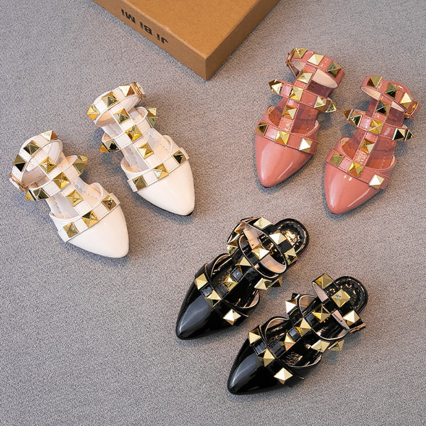 Sandale copii model ascutit pentru fete cu element metalic