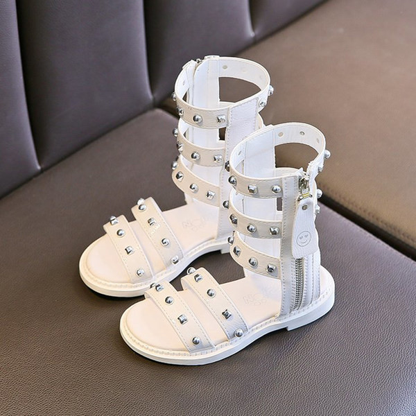 Παιδικά σανδάλια με μεταλλικά στοιχεία και φερμουάρ