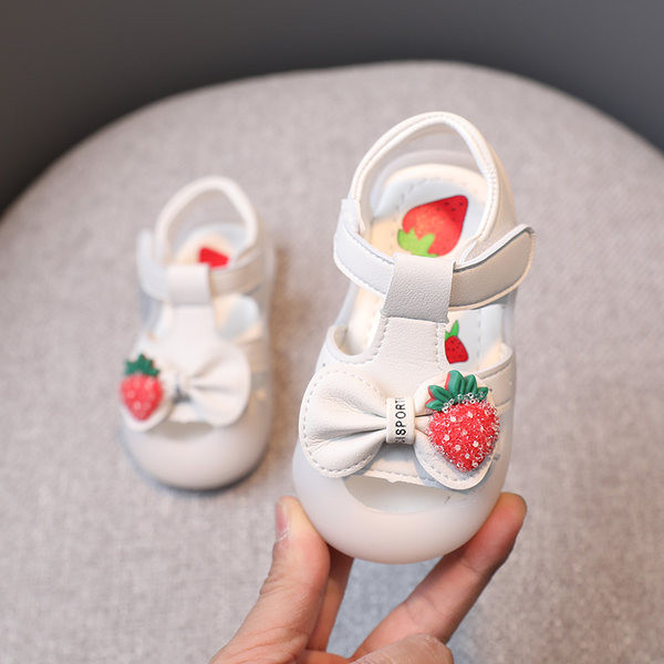 Dječje sandale s trakom i 3D jagodom