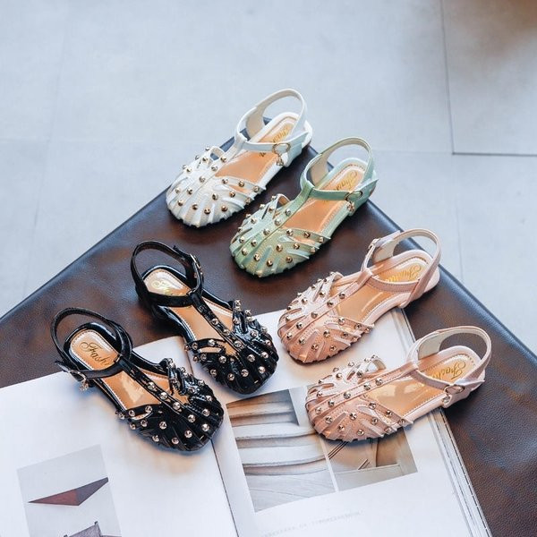 Sandale moderne din piele artificială cu carouri metalice