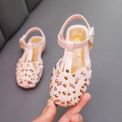 Öko-nahast ja metallist kabe ja pandlaga tüdrukute sandaalid