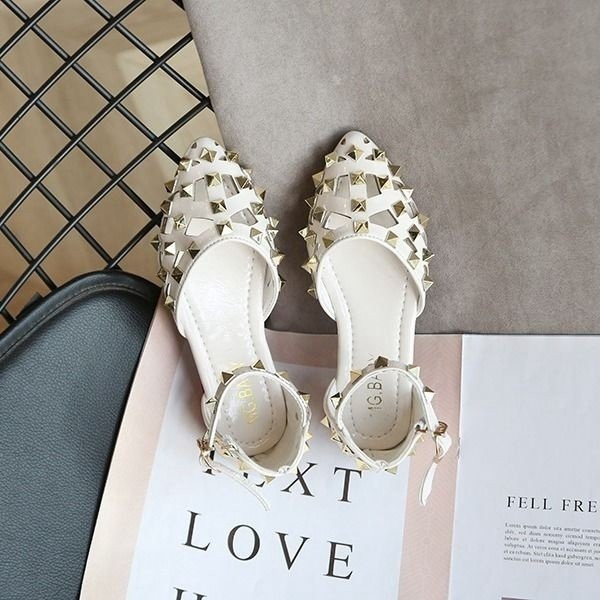 Sandale fete model ascutit cu carouri metalice