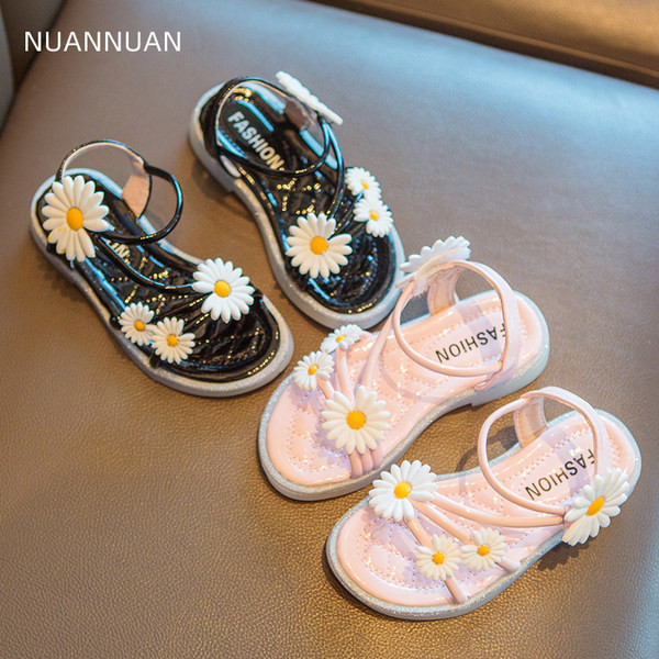 Model nou de sandale pentru copii cu margarete element 3D pentru fete