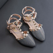 Sandale fete model ascutit cu carouri metalice