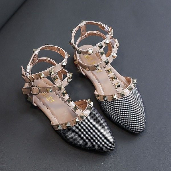 Sandale fete model ascutit cu carouri metalice