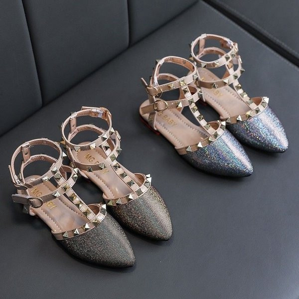 Sandale fete model ascutit cu carouri metalice