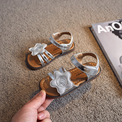 Sandale pentru copii cu plasture și decor 3D și talpă plată